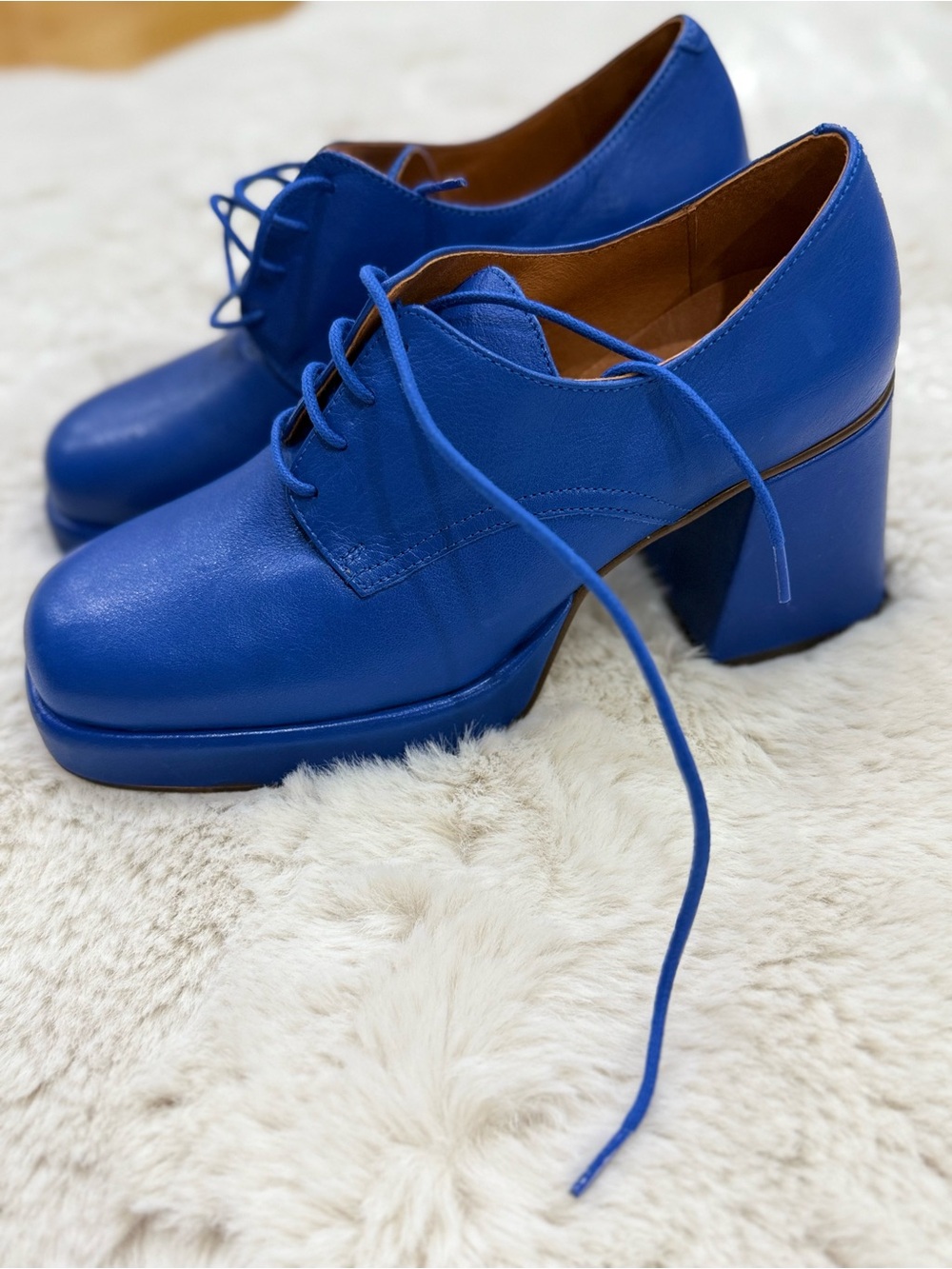 Women’s Fashion Lace-Up Chunky Heel Shoe in Electric Blue